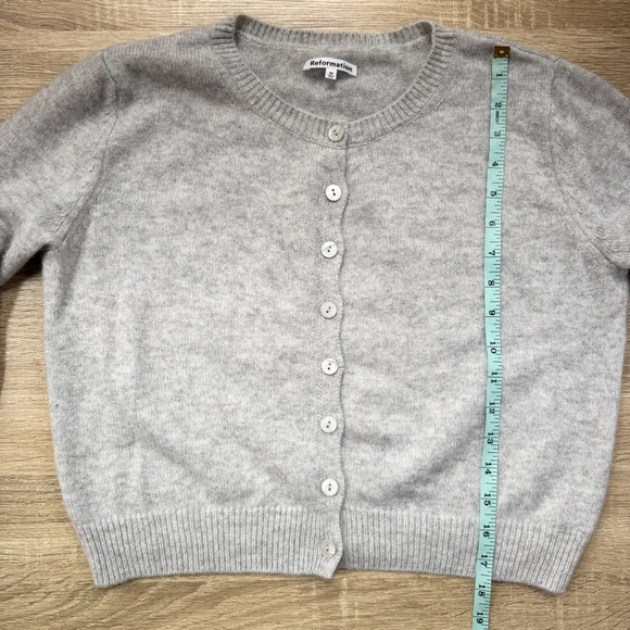 Reformation Clara Cashmere Crew Cardigan in Light Grey Medium - Picture 12 of 17